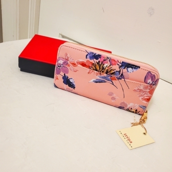NWT Trina Turk Floral Zip close Accordian Wallet - Picture 1 of 7